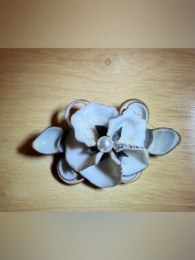Vintage White Floral Shell Brooch with Faux Pearl Accent